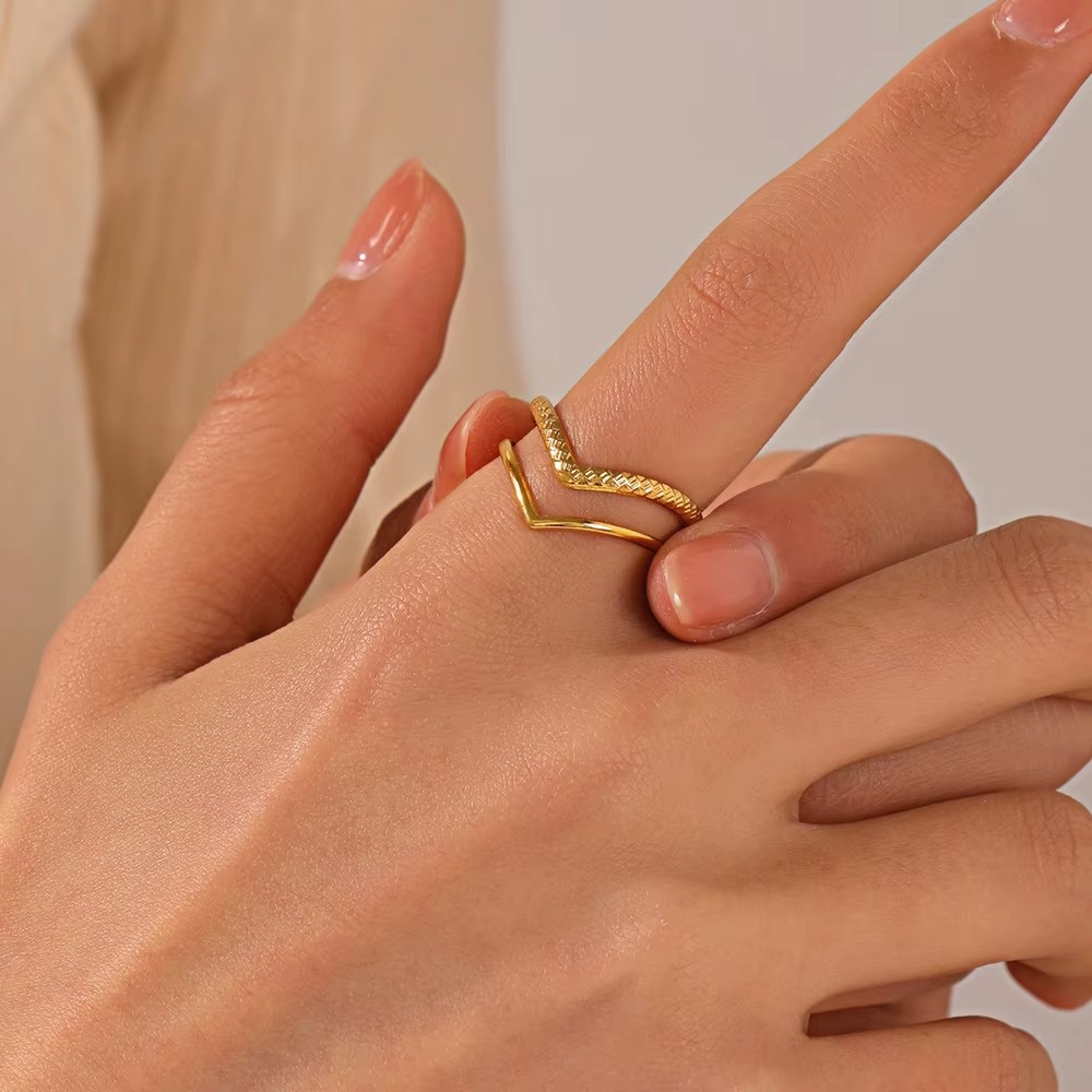 Elegant Adjustable Double-Layer V Ring